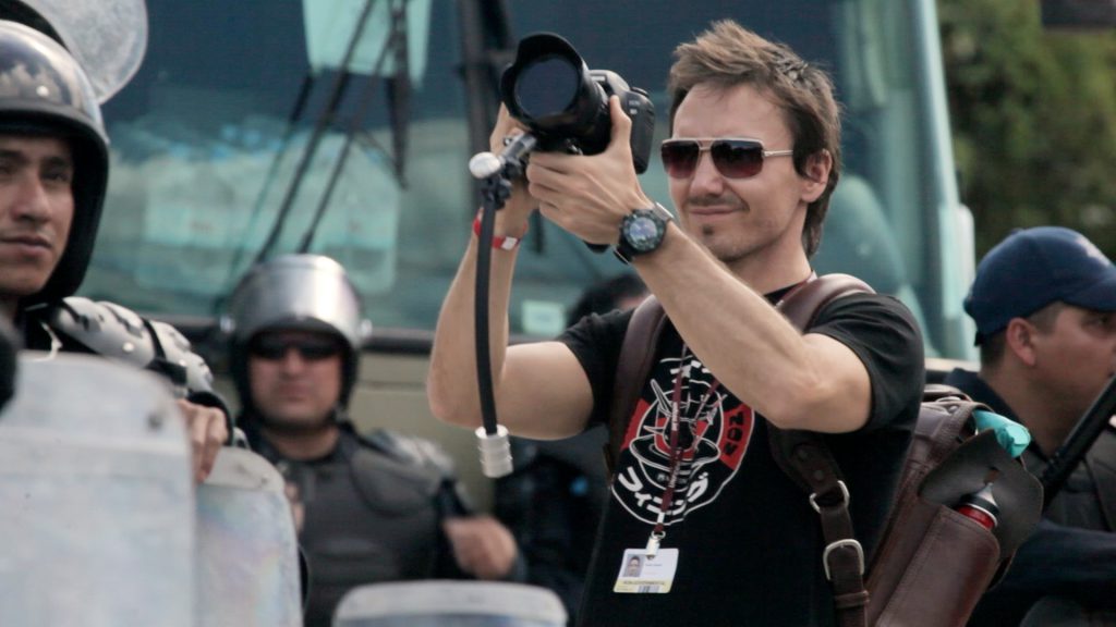 FILMING THE RIOT POLICE IN MEXICO